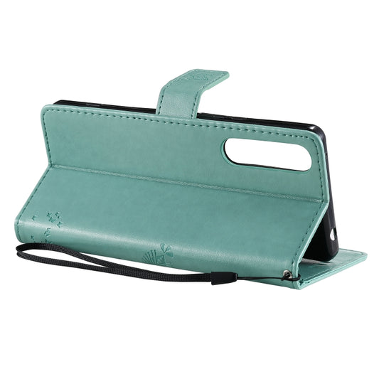 Multi-slot card wallet case interior with organized storage compartments