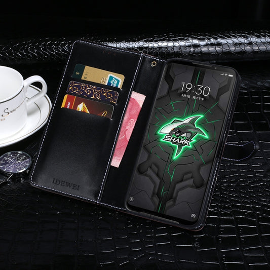 Durable crocodile pattern leather exterior with protective flip cover closure
