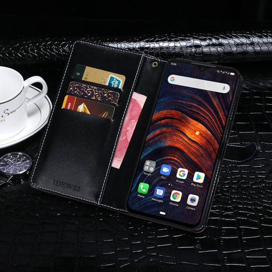Wallet pocket design with secure closure for cash and additional card storage capacity
