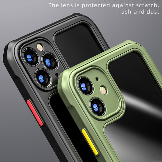 Airbag corner protection visible on iPhone SE 2022 case during everyday use and handling