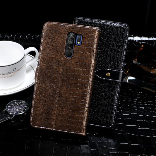 Horizontal flip design showing protective leather exterior and interior compartments