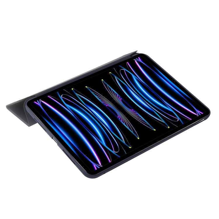 Étui à rabat en cuir pour tablette, trois volets, pour iPad Pro 13 (2024) et iPad Pro 11 (2024).
