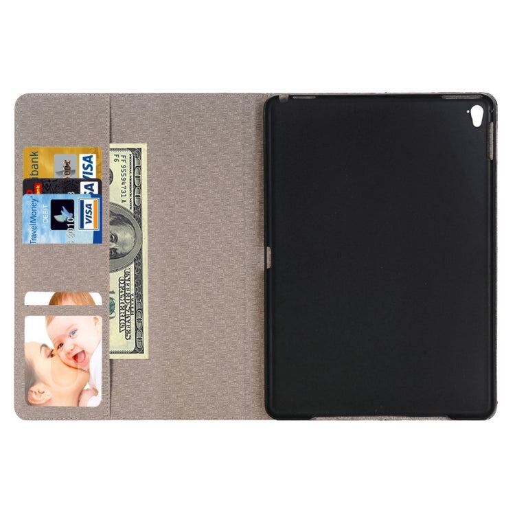 Étui à rabat horizontal en cuir à texture croisée avec support, emplacements pour cartes et portefeuille pour iPad Pro 9,7 pouces.