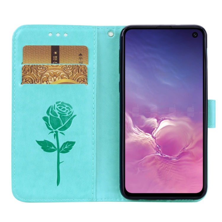 Étui à rabat horizontal en cuir PU avec motif rose en relief pour Galaxy S10e, avec support, emplacements pour cartes et portefeuille, pour Samsung Galaxy S10e.