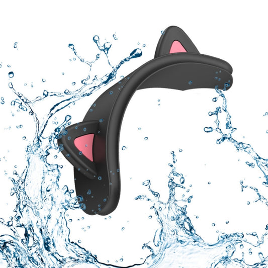 White silicone protective case featuring cat-ear details for AirPods Max 2